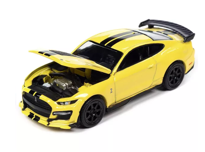 Auto World 1:64 2021 Ford Mustang Shelby GT500 Carbon Fiber Track Pack - Grabber Yellow