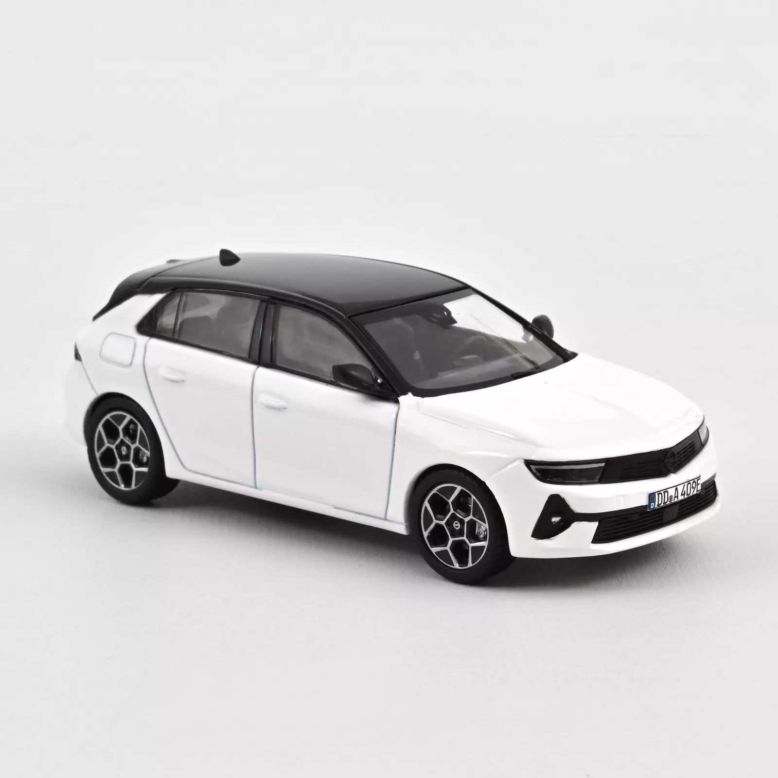 NoRev 1:43 Scale Diecast, 2022 Opel Astra in Arctic White - 360063
