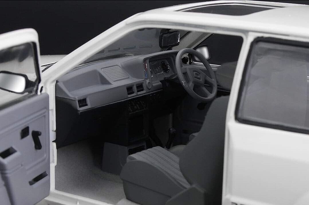 SUNSTAR 1:18 Scale Ford Escort Mk3 RS1600i in White