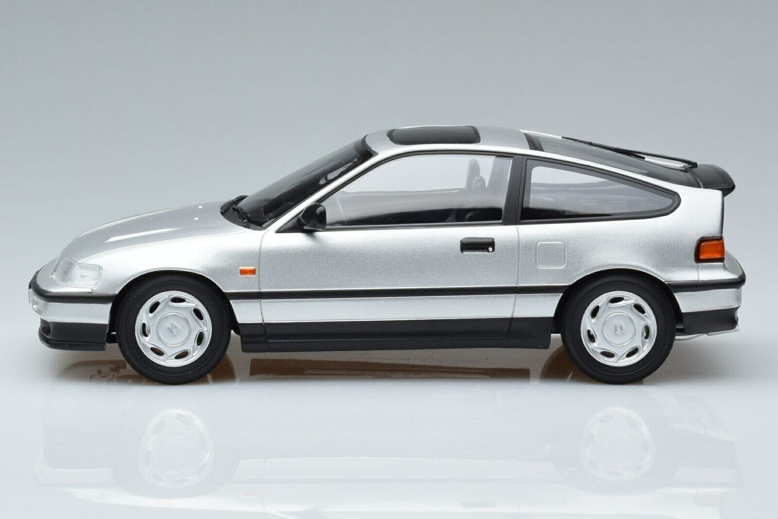 NoRev 1:18 Scale Diecast Model Car, 1990 Honda CRX in Silver - 188011