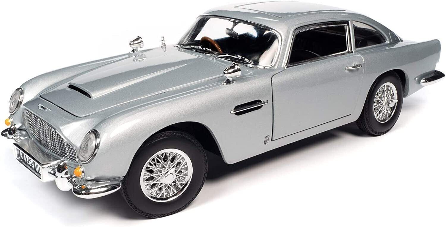 AUTO WORLD 1:18 ASTON MARTIN DB5 model road car Silver birch Bond 007 AWSS131