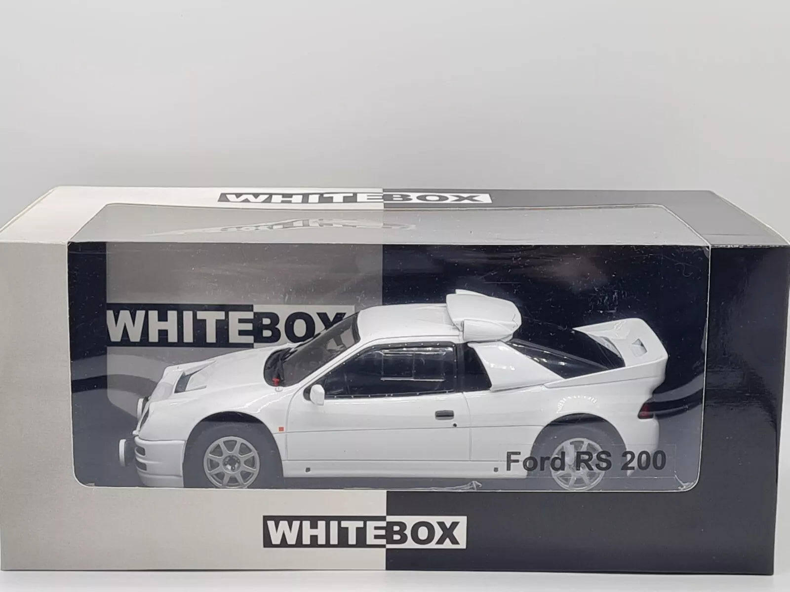 Whitebox 1:24 Scale Diecast Model Car - 1984 Ford RS 200, White