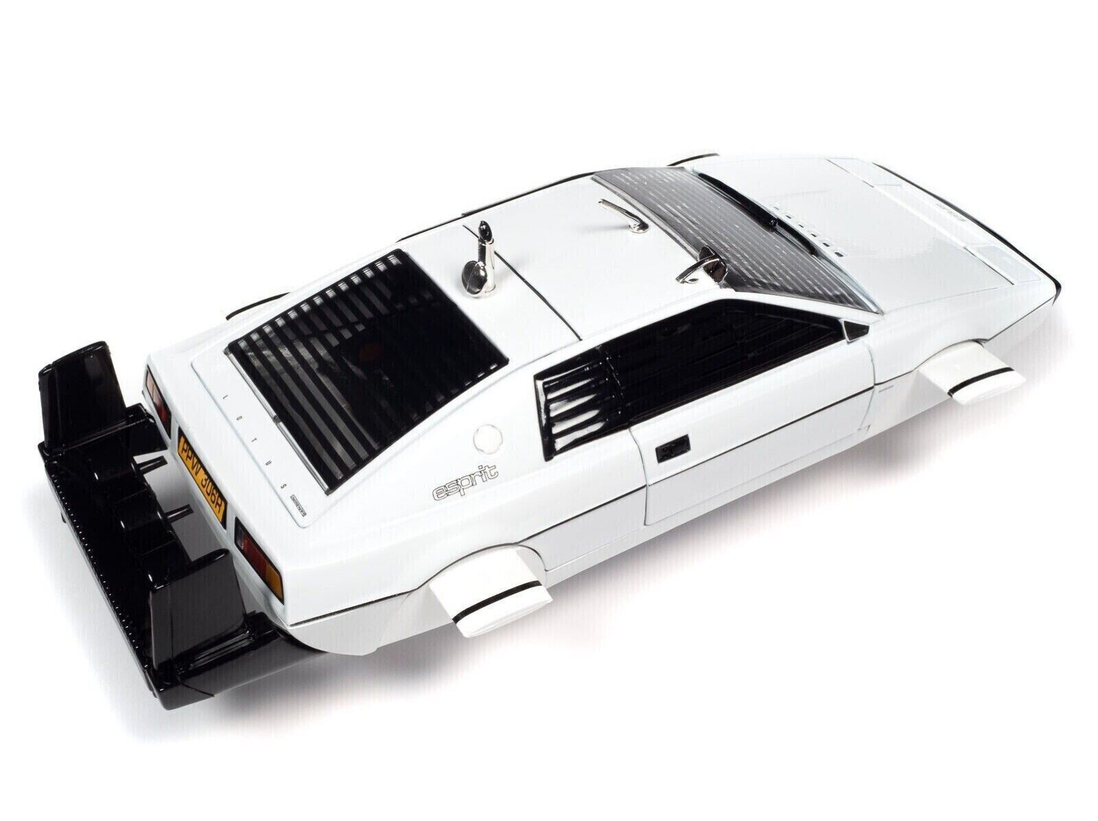 AUTO WORLD 1:18 LOTUS ESPRIT SERIES 1 model road car White Bond 007 AWSS132
