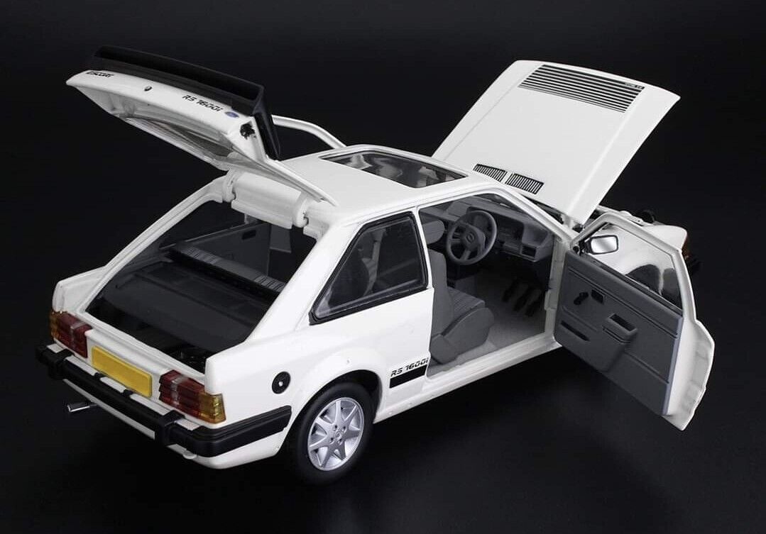 SUNSTAR 1:18 Scale Ford Escort Mk3 RS1600i in White