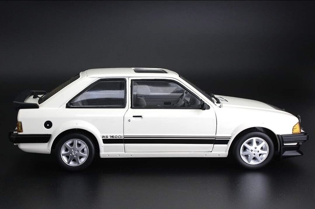 SUNSTAR 1:18 Scale Ford Escort Mk3 RS1600i in White