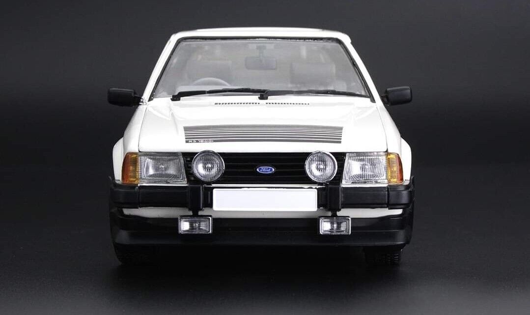SUNSTAR 1:18 Scale Ford Escort Mk3 RS1600i in White