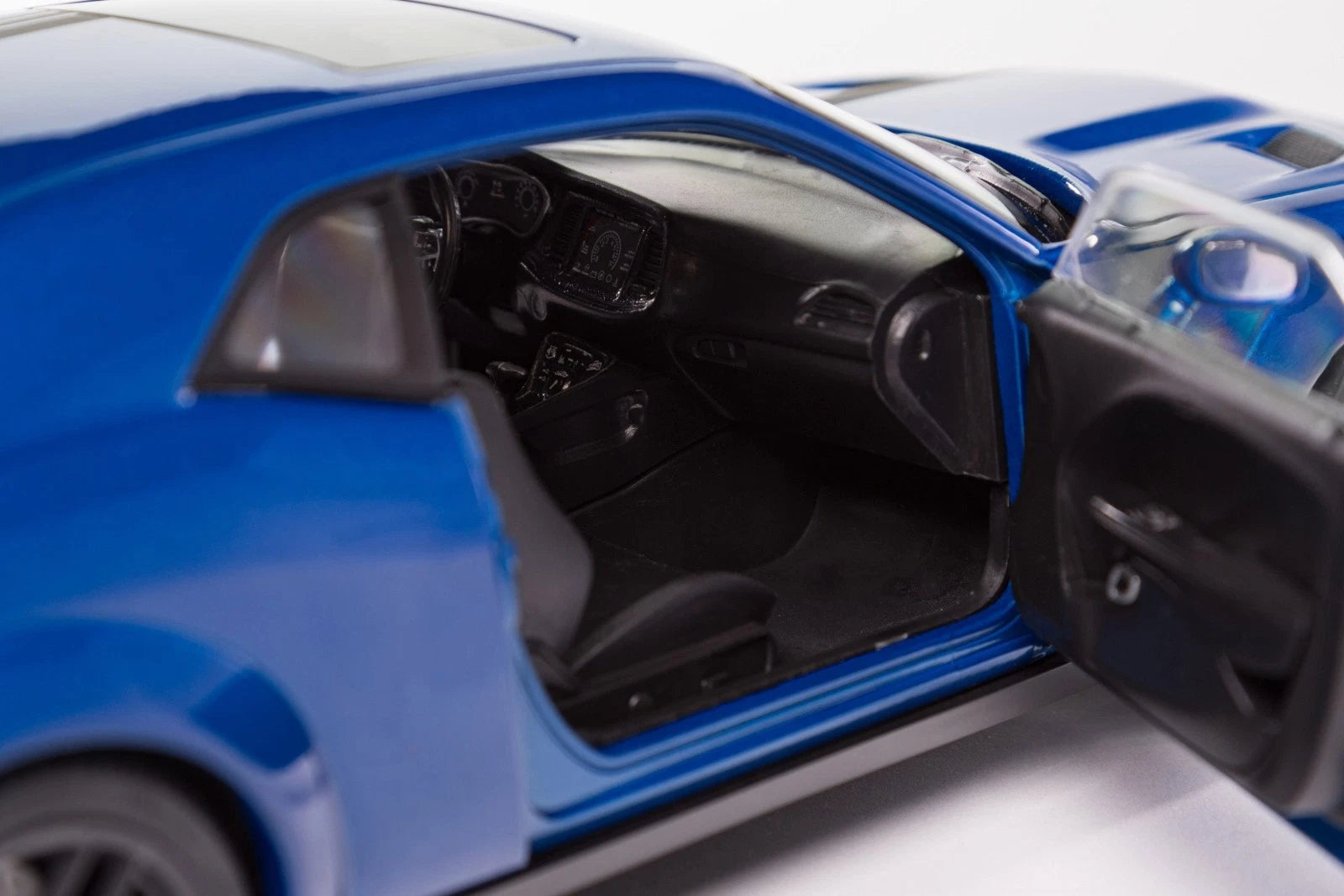 Solido 1:18 Diecast, Dodge Challenger R/T Scat Pack Widebody 2023, Electric Blue Pearl - S1805710