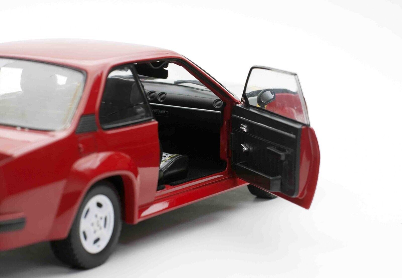 SUNSTAR 1:18 Scale Diecast Model - 1980 Opel Ascona 400 in Red 5398
