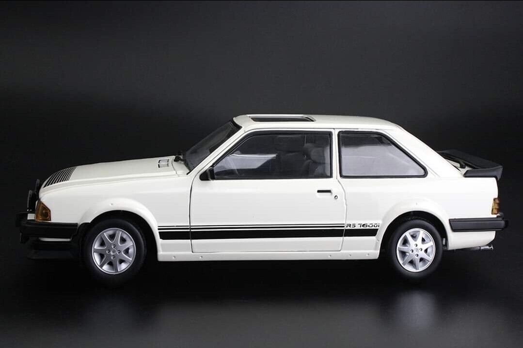 SUNSTAR 1:18 Scale Ford Escort Mk3 RS1600i in White