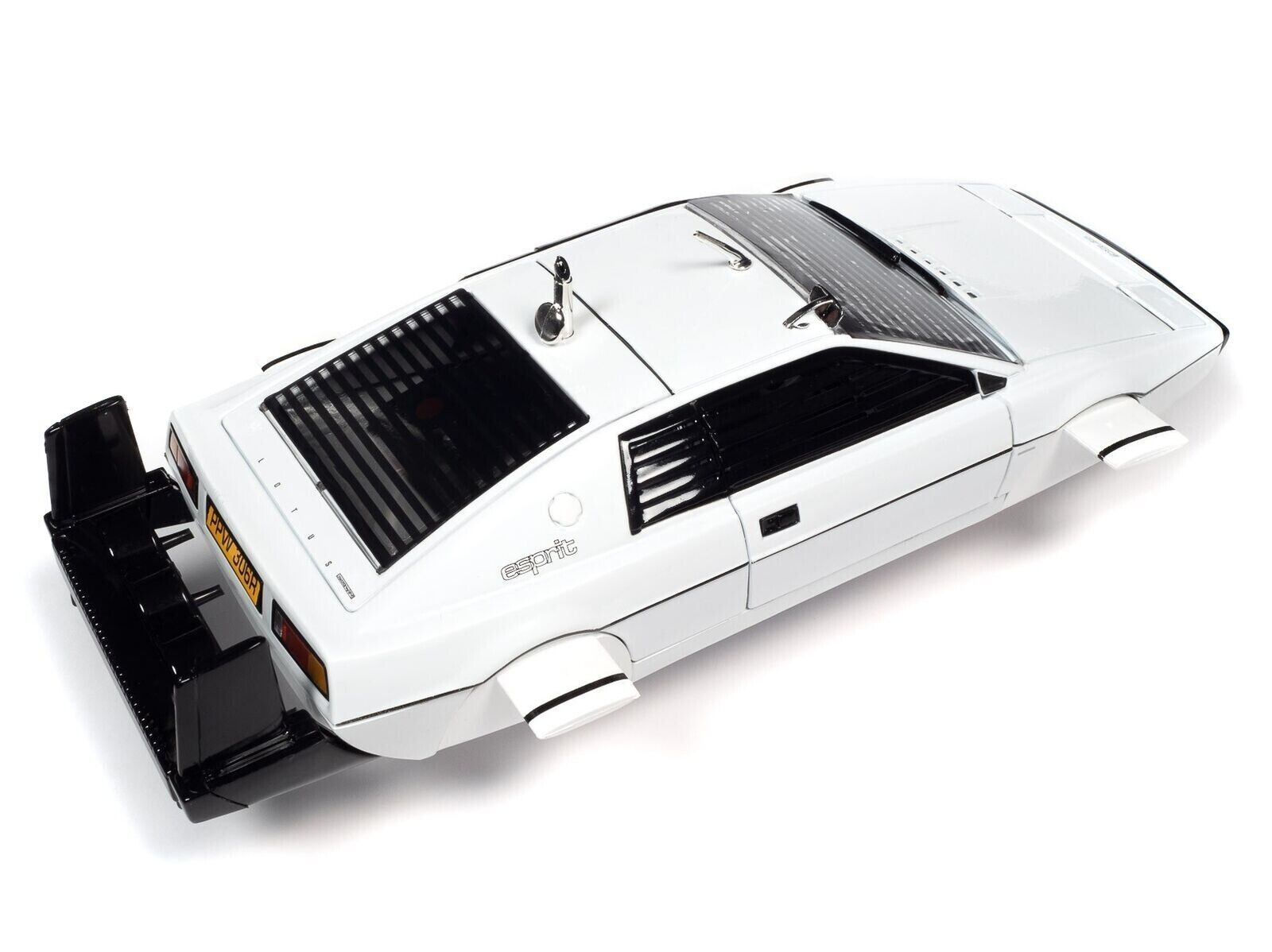 AUTO WORLD 1:18 LOTUS ESPRIT SERIES 1 model road car White Bond 007 AWSS132