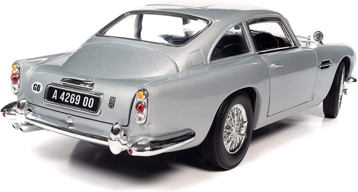 AUTO WORLD 1:18 ASTON MARTIN DB5 model road car Silver birch Bond 007 AWSS131