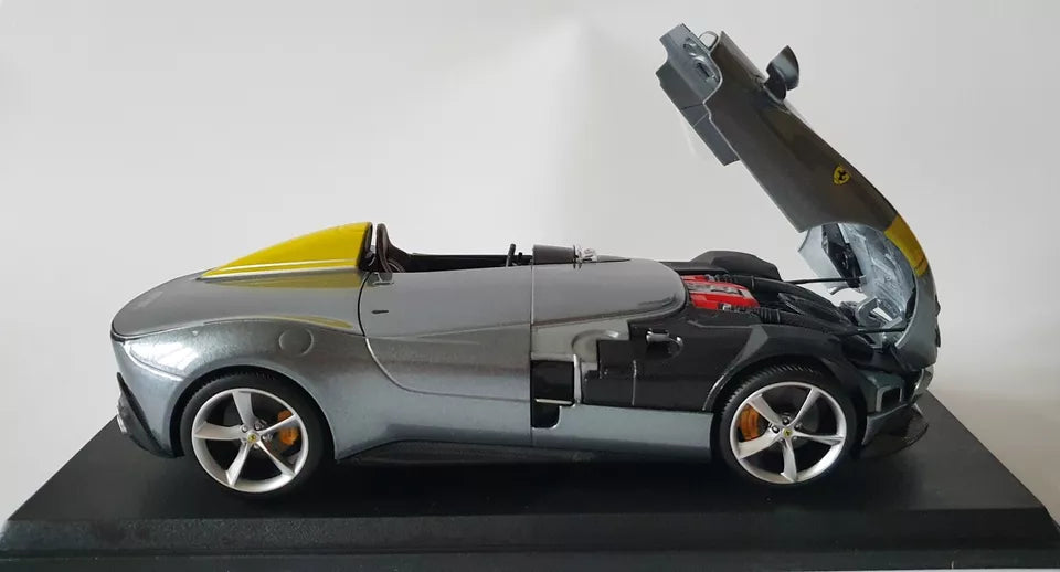MAISTO 1:18 Scale Diecast - Ferrari Monza SP1 in Silver/Yellow