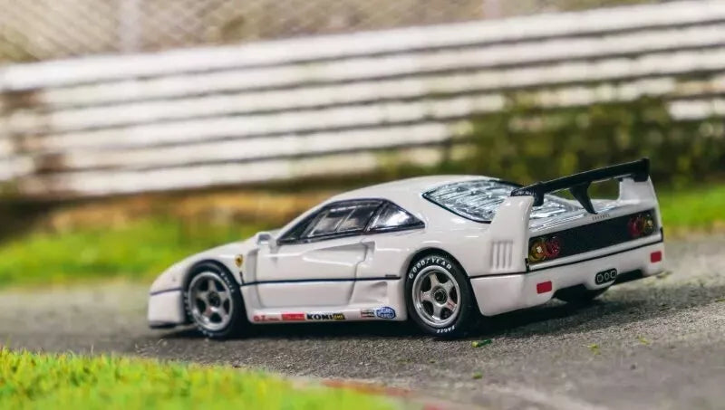 TARMAC WORKS 1:64 - Ferrari F40 Lightweight - White - T64R-076-WH