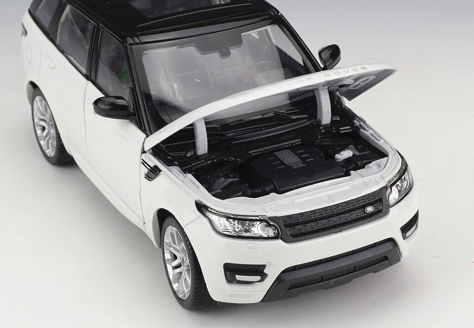 WELLY 1:24 Scale Diecast Model Car - Range Rover Sport in White
