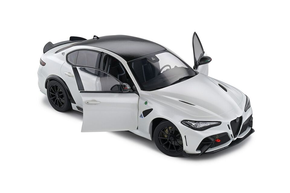 Solido 1:18 Diecast Model Car - 2022 Alfa Romeo Giulia GTA White