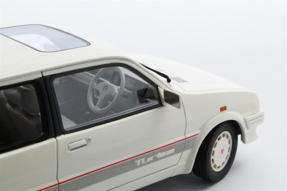 CULT 1:18 Scale Model 1986-90 MG Metro Turbo - White- CML170-1