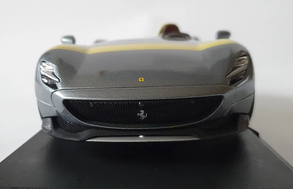 MAISTO 1:18 Scale Diecast - Ferrari Monza SP1 in Silver/Yellow