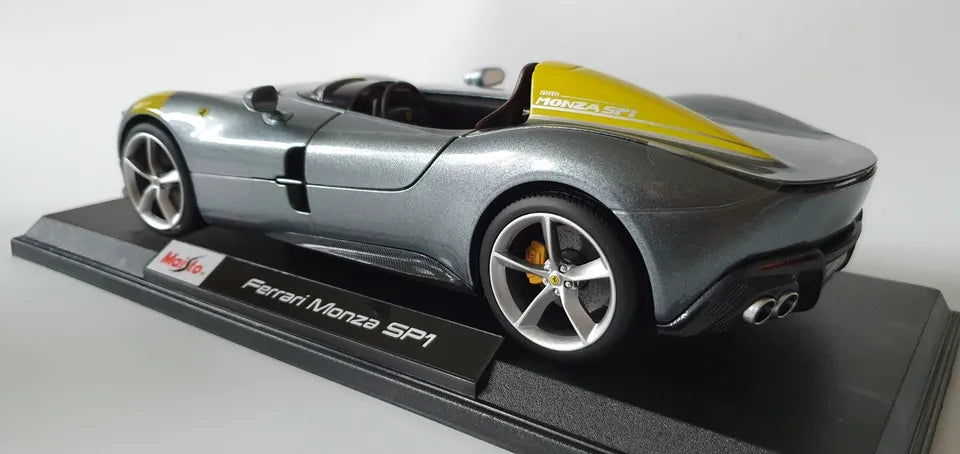MAISTO 1:18 Scale Diecast - Ferrari Monza SP1 in Silver/Yellow