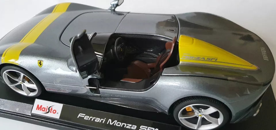 MAISTO 1:18 Scale Diecast - Ferrari Monza SP1 in Silver/Yellow
