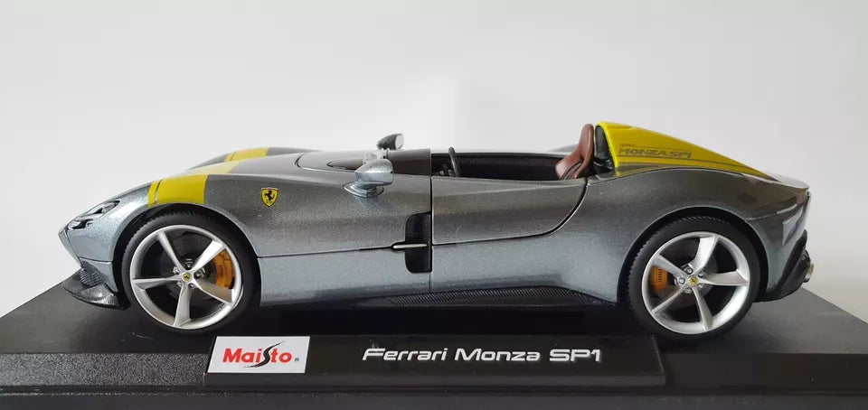 MAISTO 1:18 Scale Diecast - Ferrari Monza SP1 in Silver/Yellow