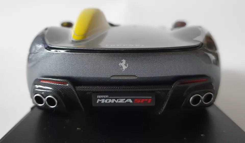 MAISTO 1:18 Scale Diecast - Ferrari Monza SP1 in Silver/Yellow