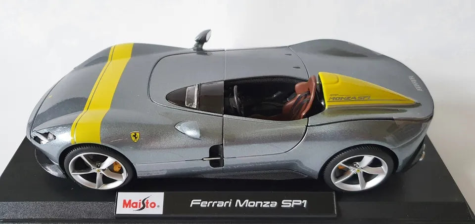 MAISTO 1:18 Scale Diecast - Ferrari Monza SP1 in Silver/Yellow