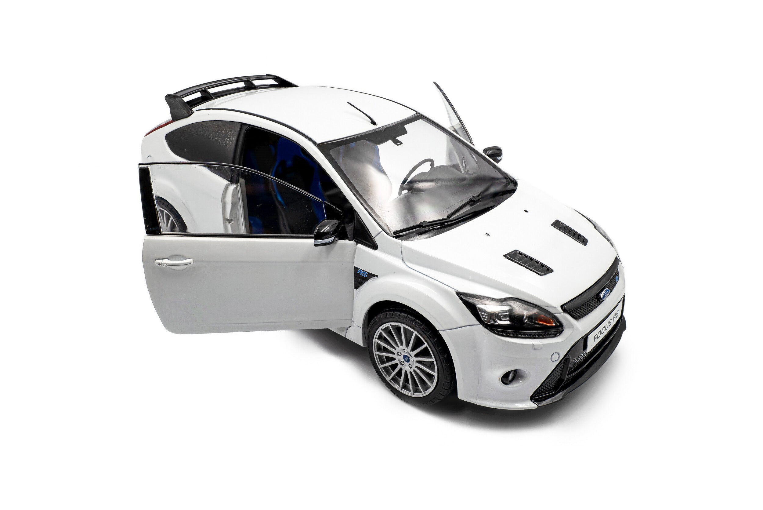 SOLIDO 1:18 Scale - 2009 Ford Focus RS Mk2, Pack RS Plus - Frozen White Metallic - S1813102