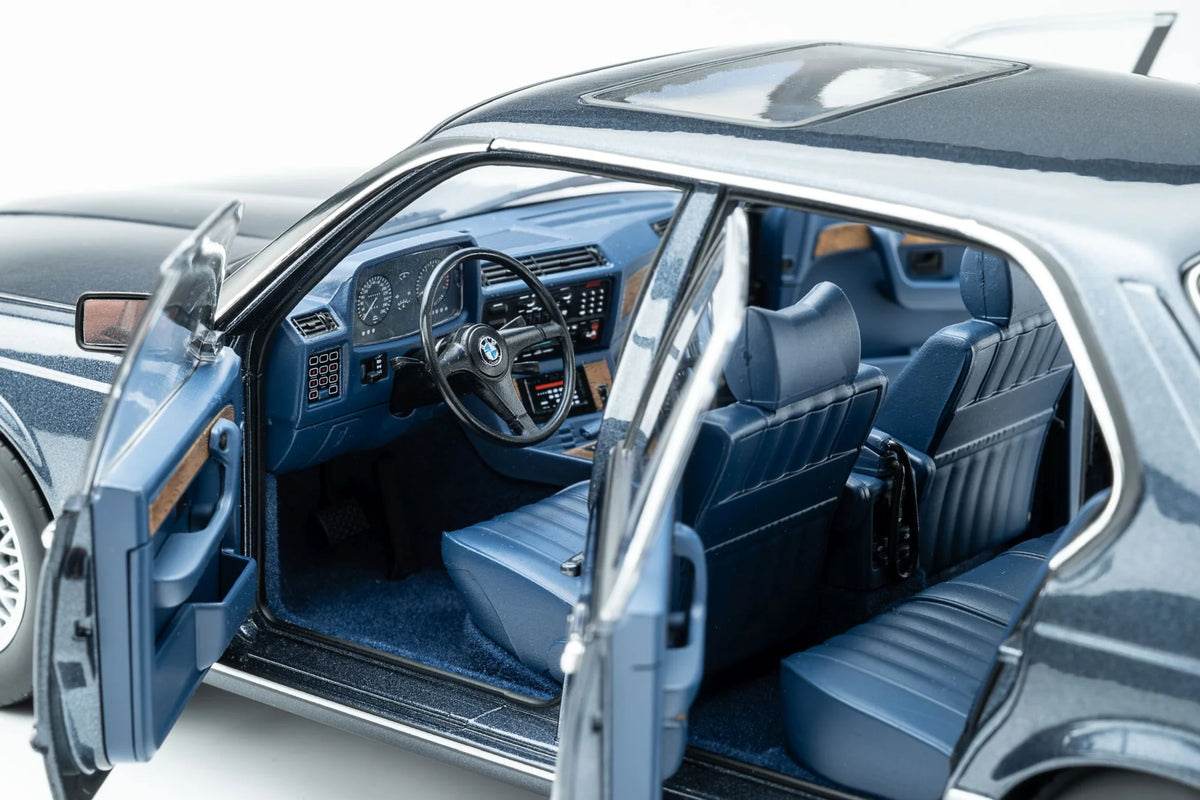 Touring Modelcars 1:18 Scale Diecast - 1984 BMW 745i E23 - Arctic Blue Metallic - 18023000