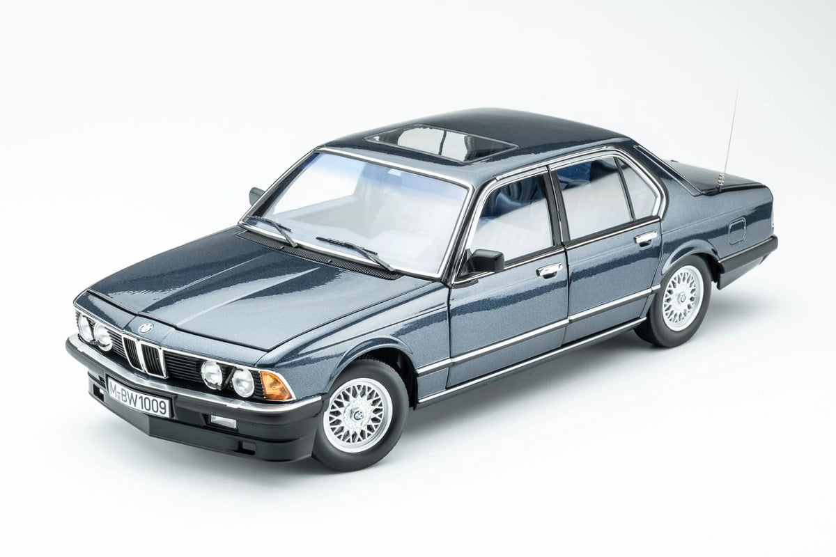 Touring Modelcars 1:18 Scale Diecast - 1984 BMW 745i E23 - Arctic Blue Metallic - 18023000