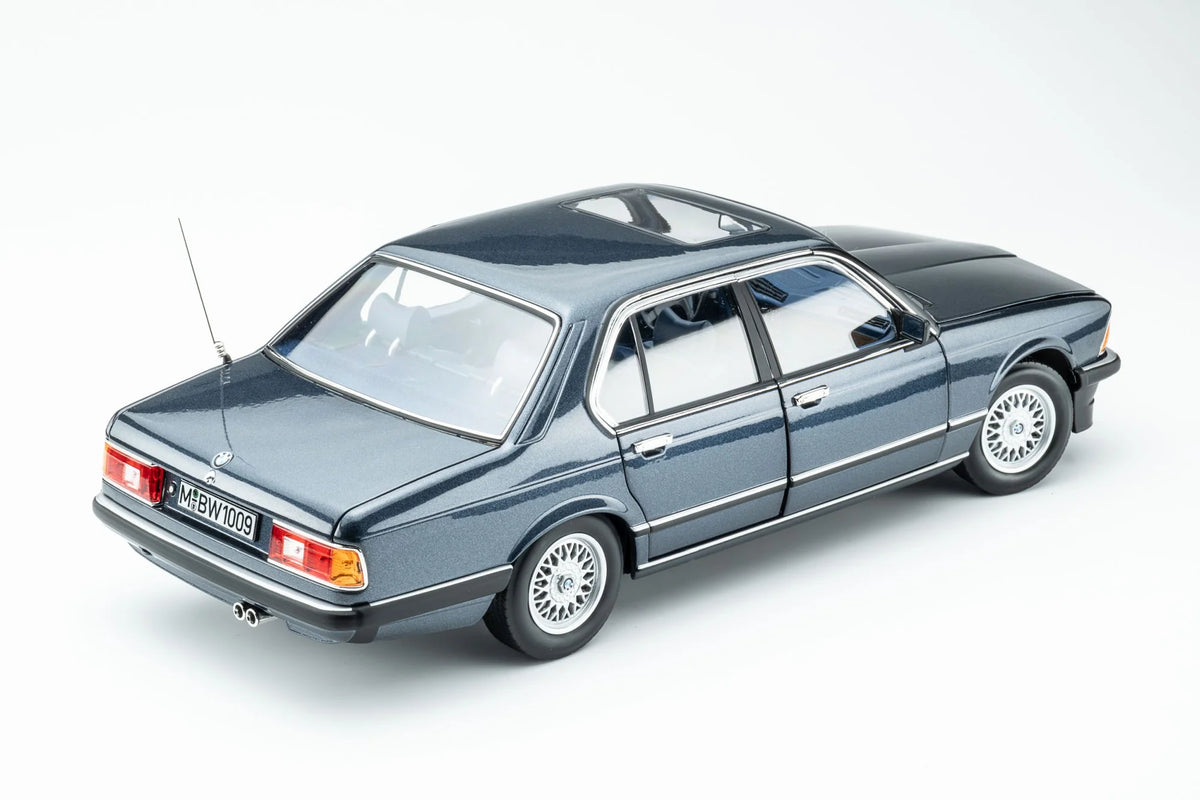 Touring Modelcars 1:18 Scale Diecast - 1984 BMW 745i E23 - Arctic Blue Metallic - 18023000
