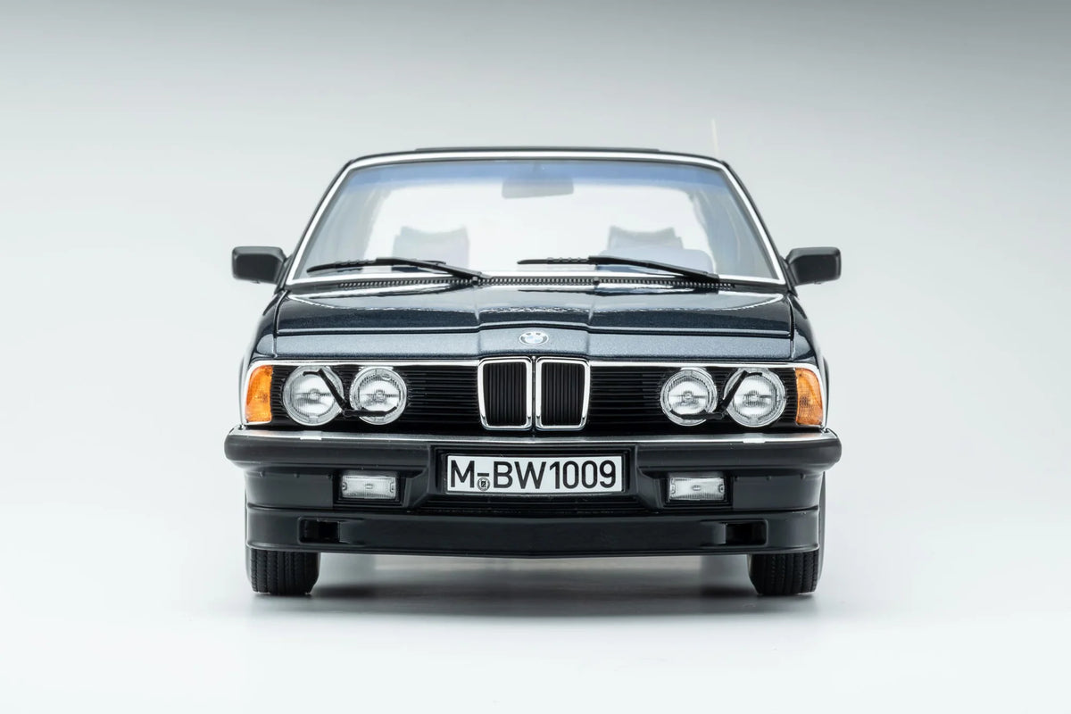 Touring Modelcars 1:18 Scale Diecast - 1984 BMW 745i E23 - Arctic Blue Metallic - 18023000