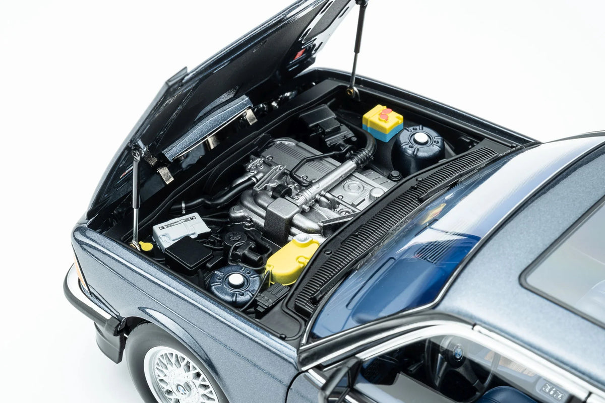 Touring Modelcars 1:18 Scale Diecast - 1984 BMW 745i E23 - Arctic Blue Metallic - 18023000