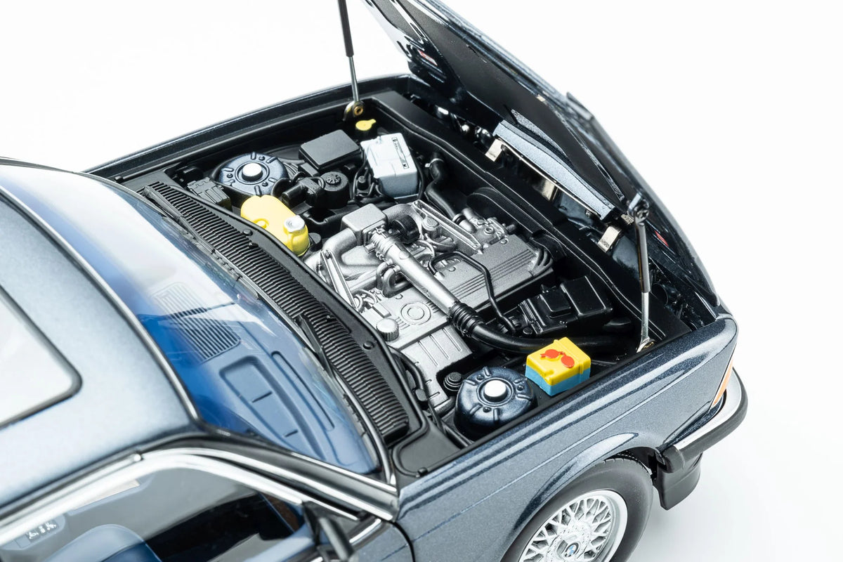 Touring Modelcars 1:18 Scale Diecast - 1984 BMW 745i E23 - Arctic Blue Metallic - 18023000