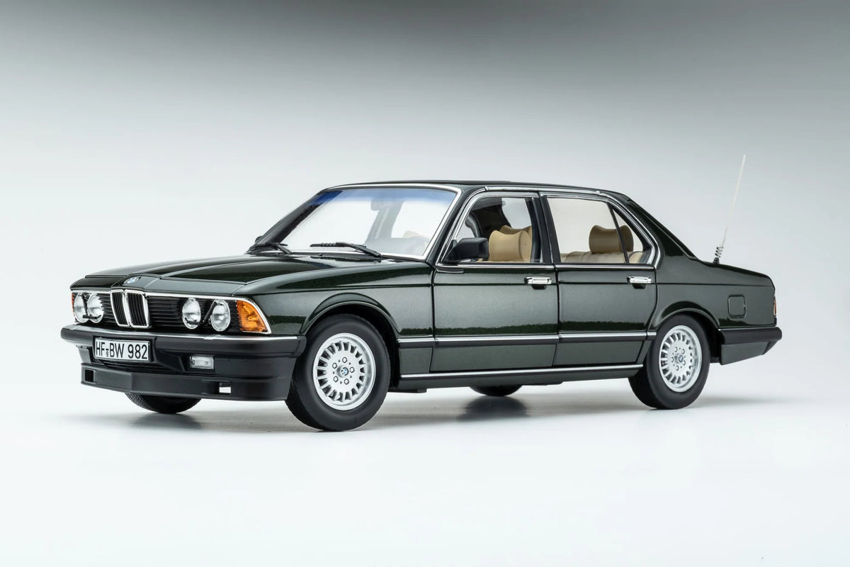 Touring Modelcars 1:18 Scale Diecast - 1984 BMW 745i E23 - Achat Green Metallic - 18023001