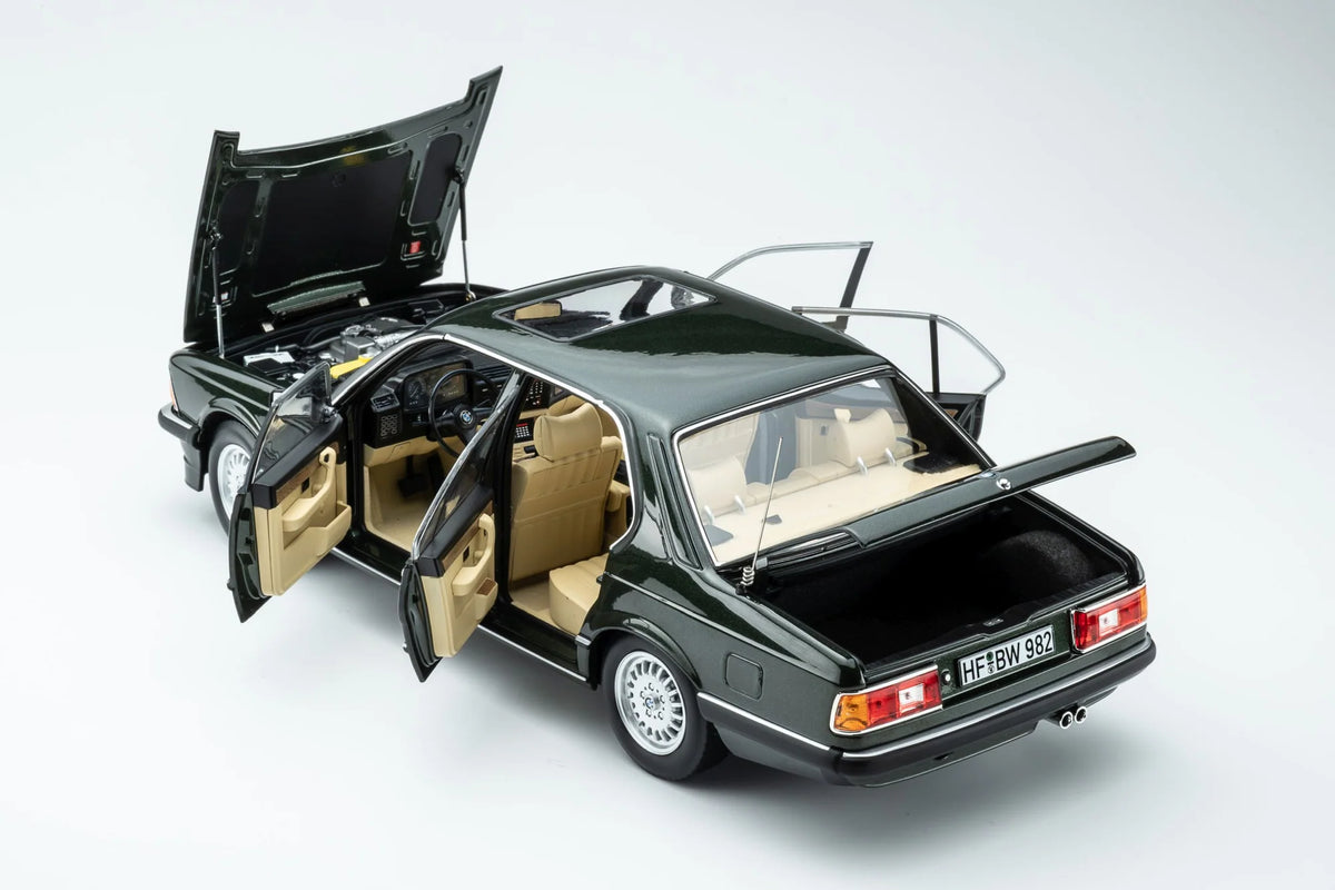 Touring Modelcars 1:18 Scale Diecast - 1984 BMW 745i E23 - Achat Green Metallic - 18023001