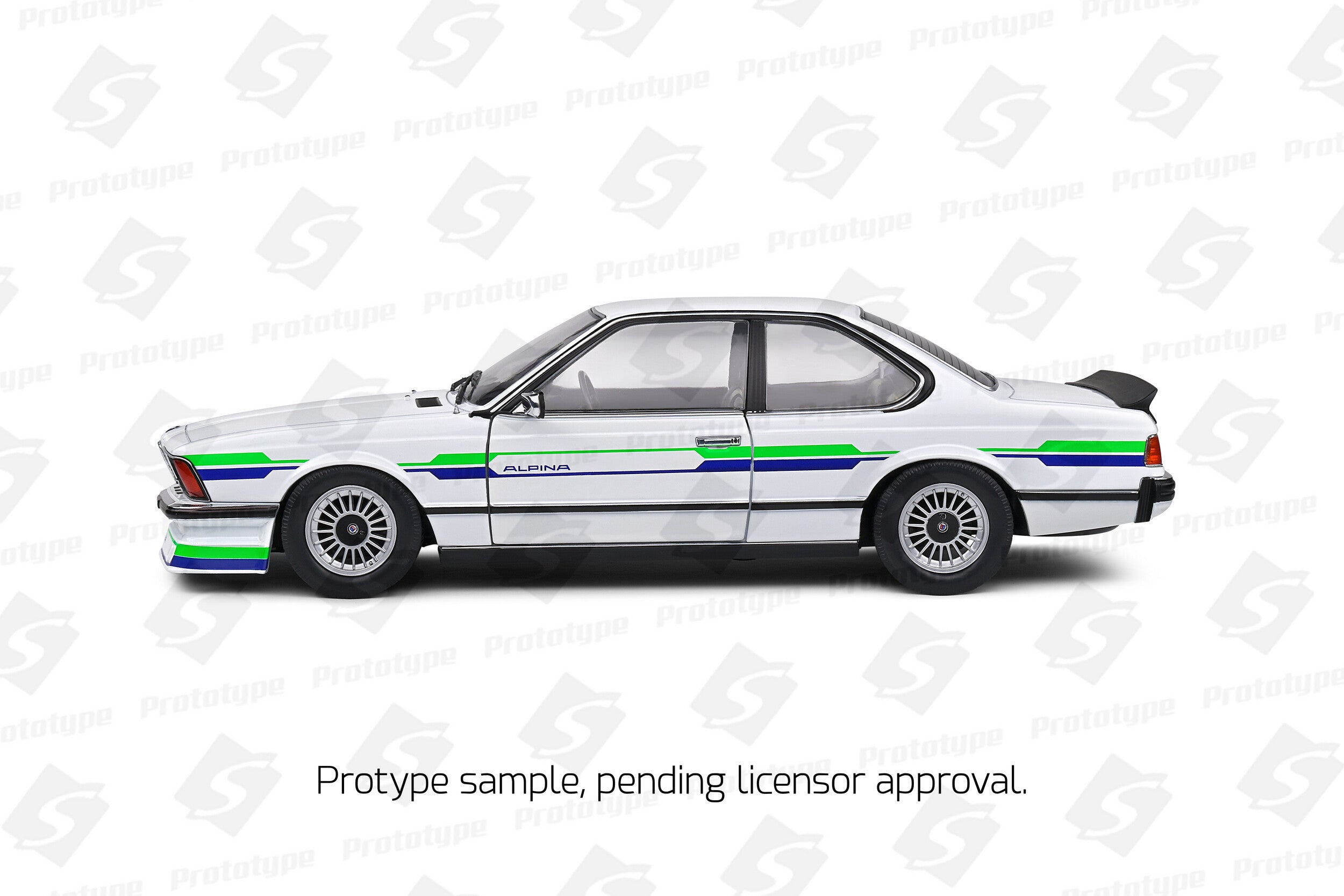 Solido 1:18 Diecast - BMW 7 Series Alpina B7 Turbo (E24), White - S1810303