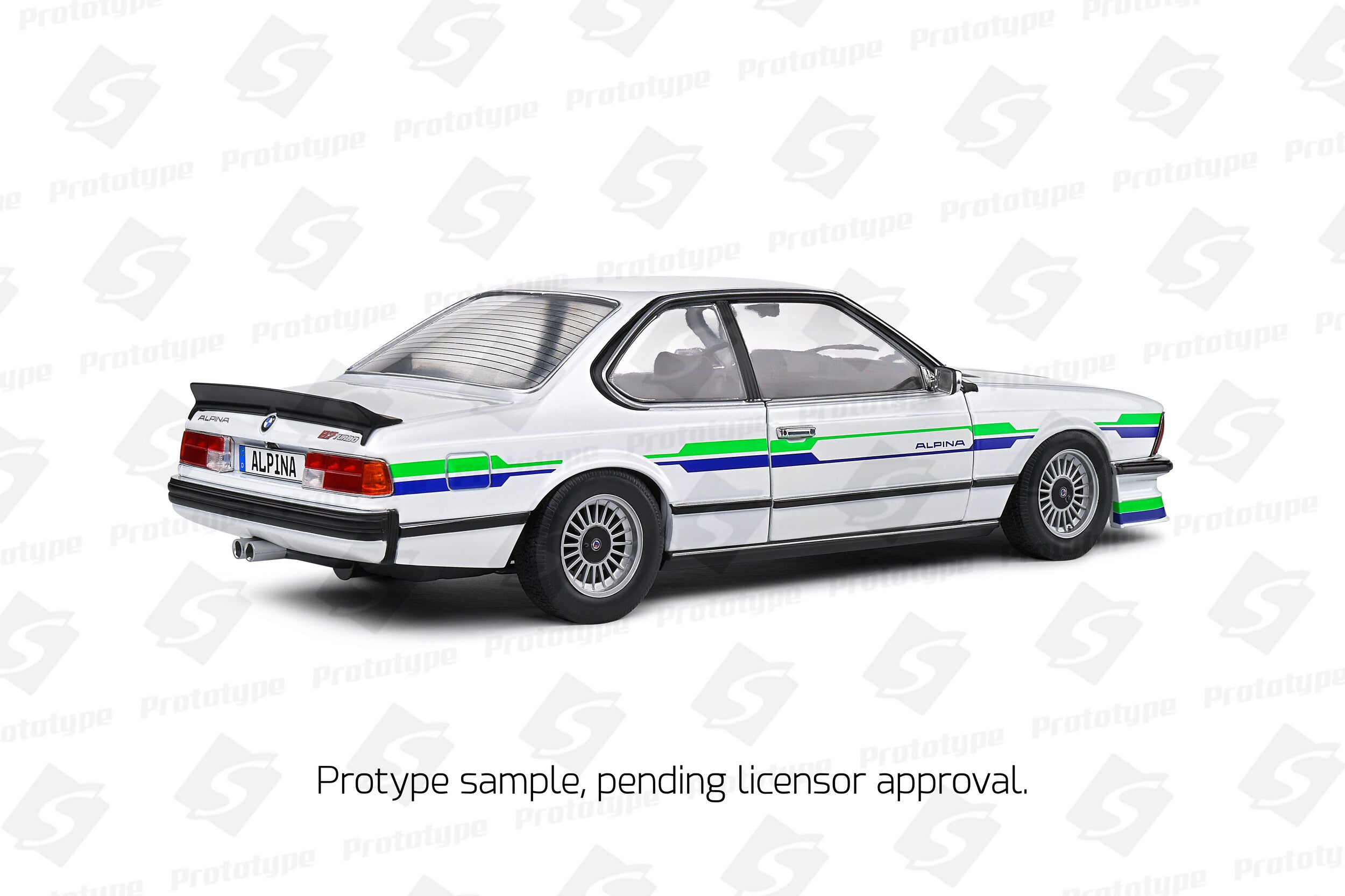 Solido 1:18 Diecast - BMW 7 Series Alpina B7 Turbo (E24), White - S1810303