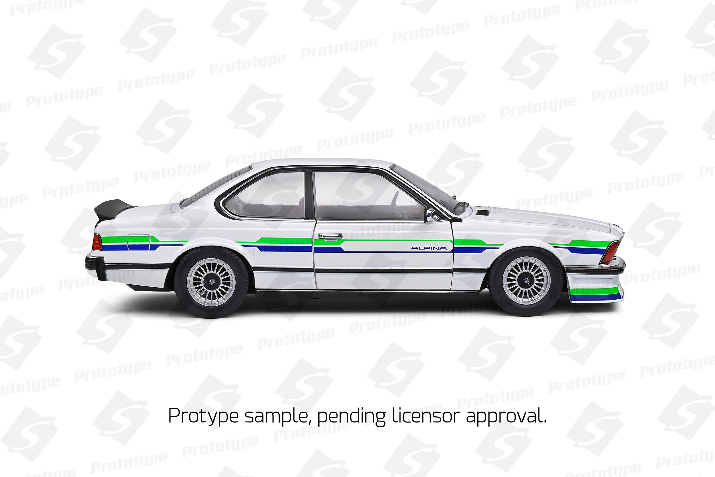 Solido 1:18 Diecast - BMW 7 Series Alpina B7 Turbo (E24), White - S1810303