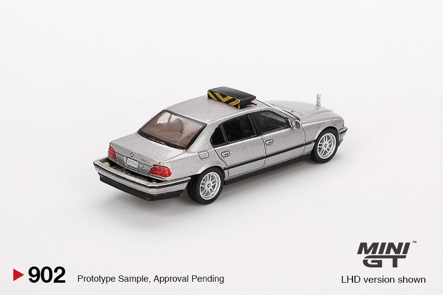 Mini GT 1:64 BMW 750iL James Bond 007 Tomorrow Never Dies, English LHD - BLISTER PACKAGING - MGT00902-007E