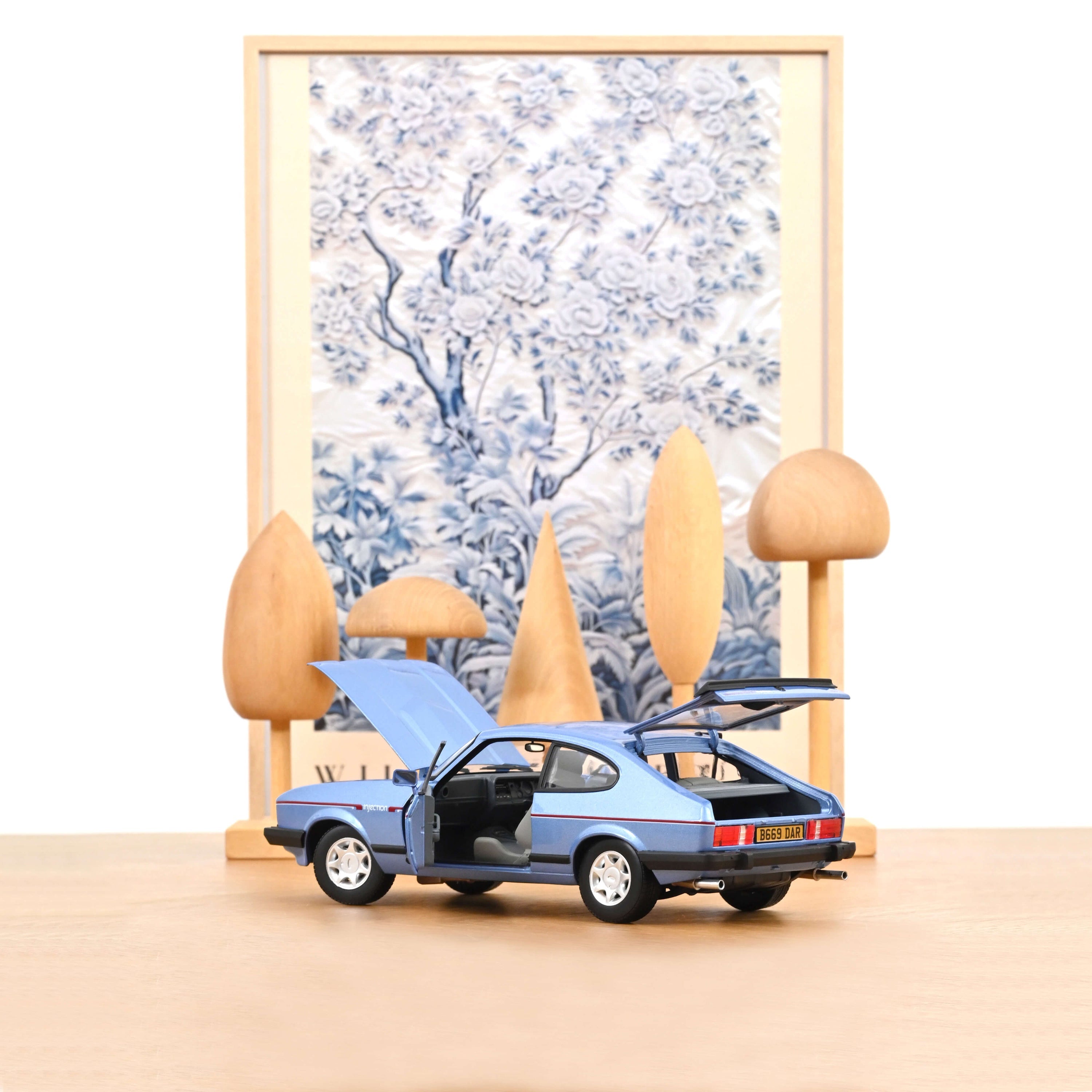 NoRev 1:18 Diecast Model Car, 1984 Ford Capri Mk3 2.8 Injection RHD, Paris Blue - 182764