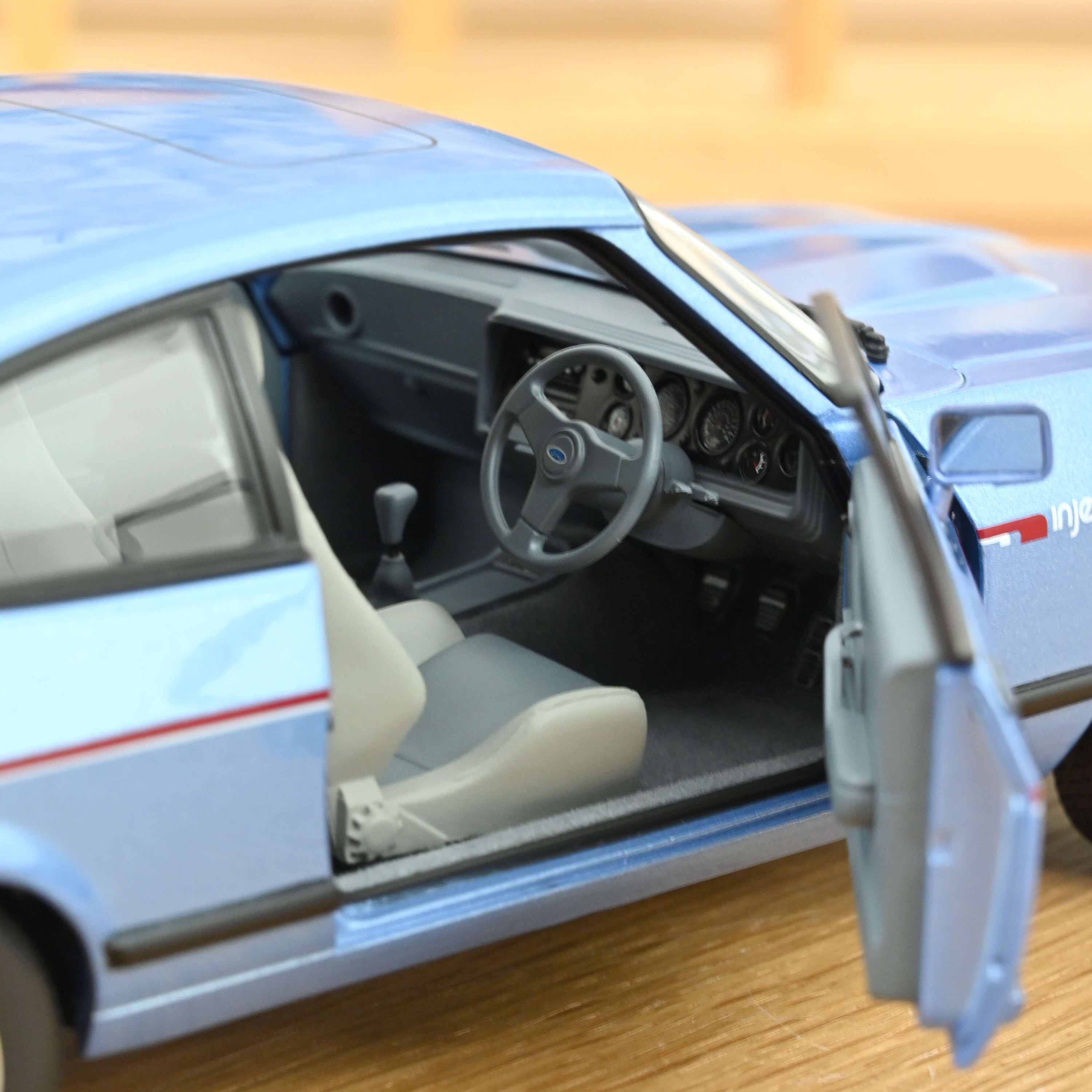 NoRev 1:18 Diecast Model Car, 1984 Ford Capri Mk3 2.8 Injection RHD, Paris Blue - 182764