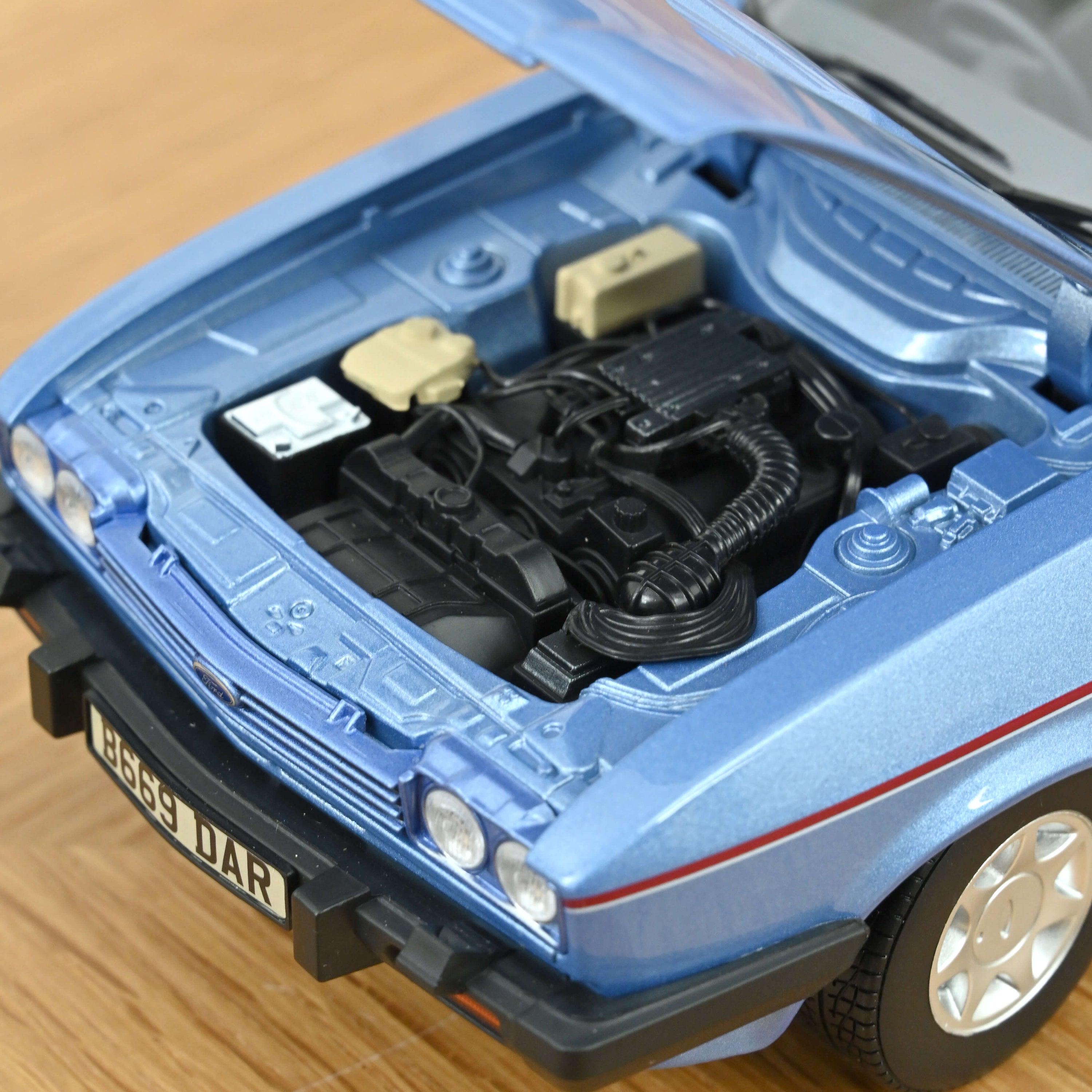 NoRev 1:18 Diecast Model Car, 1984 Ford Capri Mk3 2.8 Injection RHD, Paris Blue - 182764