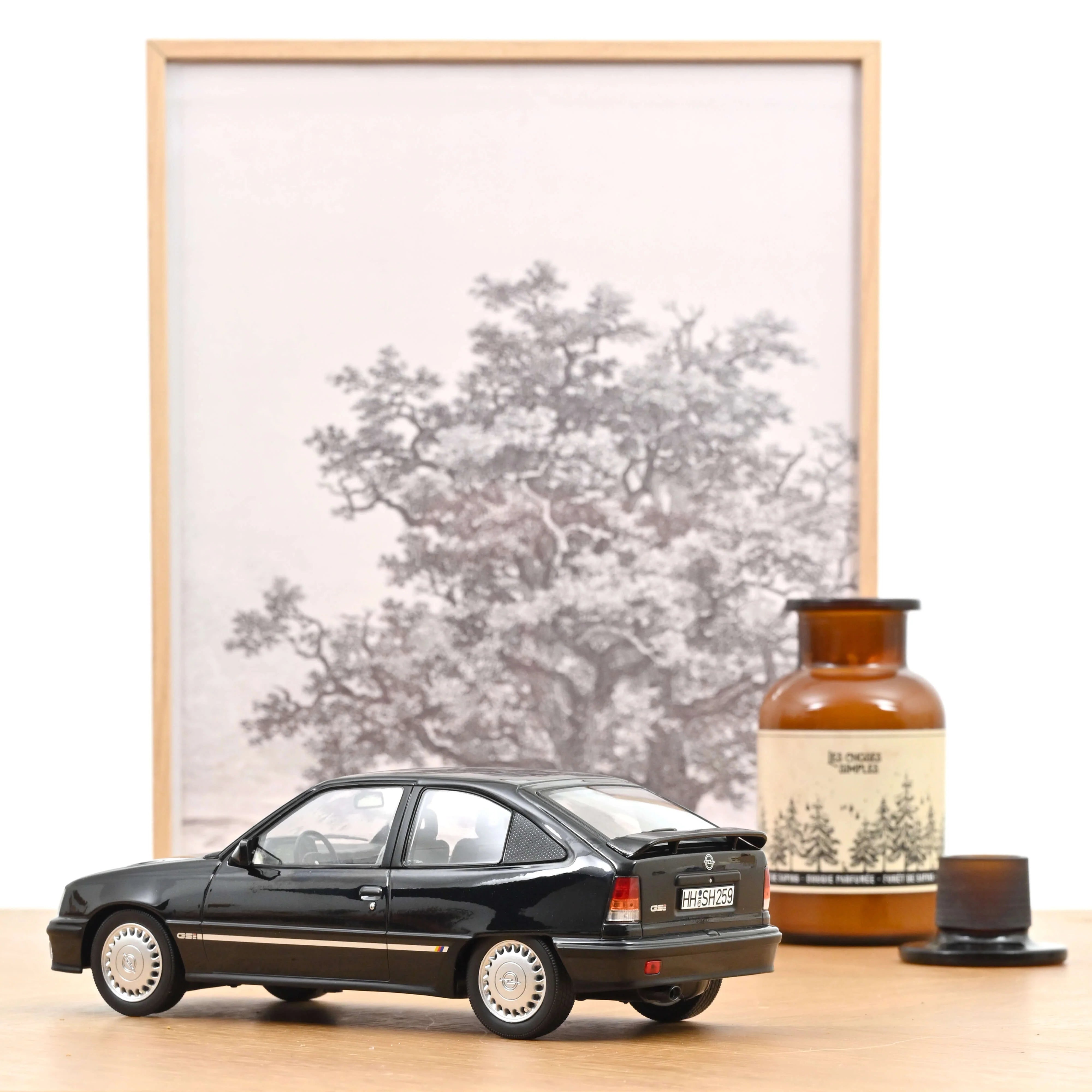 Norev 1:18 Scale Diecast Model Car - 1991 Opel Kadett GSi (Vauxhall Astra Mk2) - Black - 183617