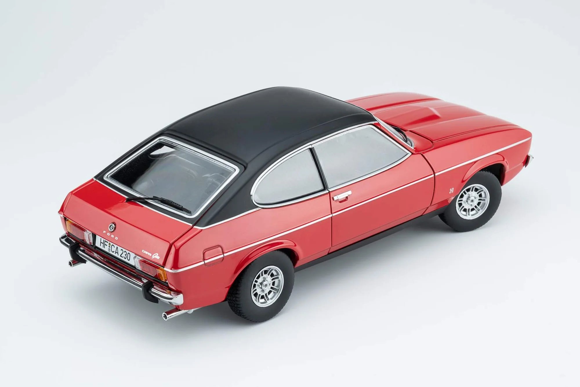 Touring Modelcars 1:18 Scale Diecast - 1974 Ford Capri Mk2 3.0 Ghia, Spanish Red - 18081201