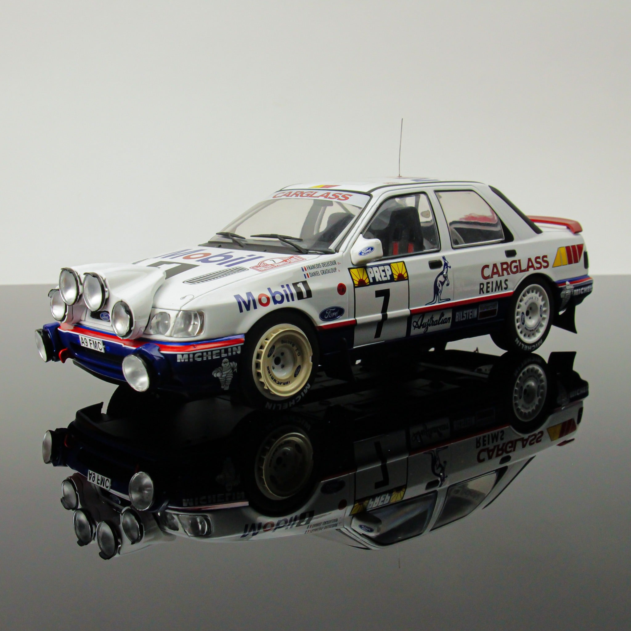 MCG 1:18 Diecast - Ford Sierra Cosworth 4x4, No.7, Mobil 1, Rallye WM, Rallye Monte Carlo, F.Delecour/D.Grataloup, 1992 - MCG18356R