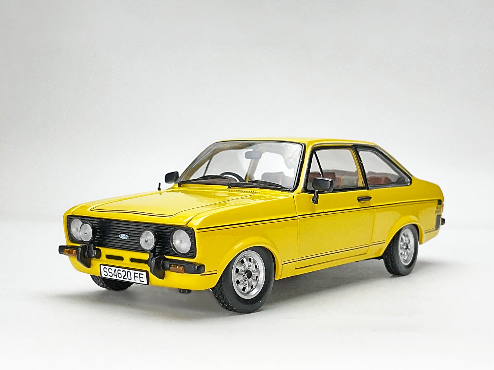 SUNSTAR 1:18 Scale Ford Escort Mk2 1600 Sport in Yellow