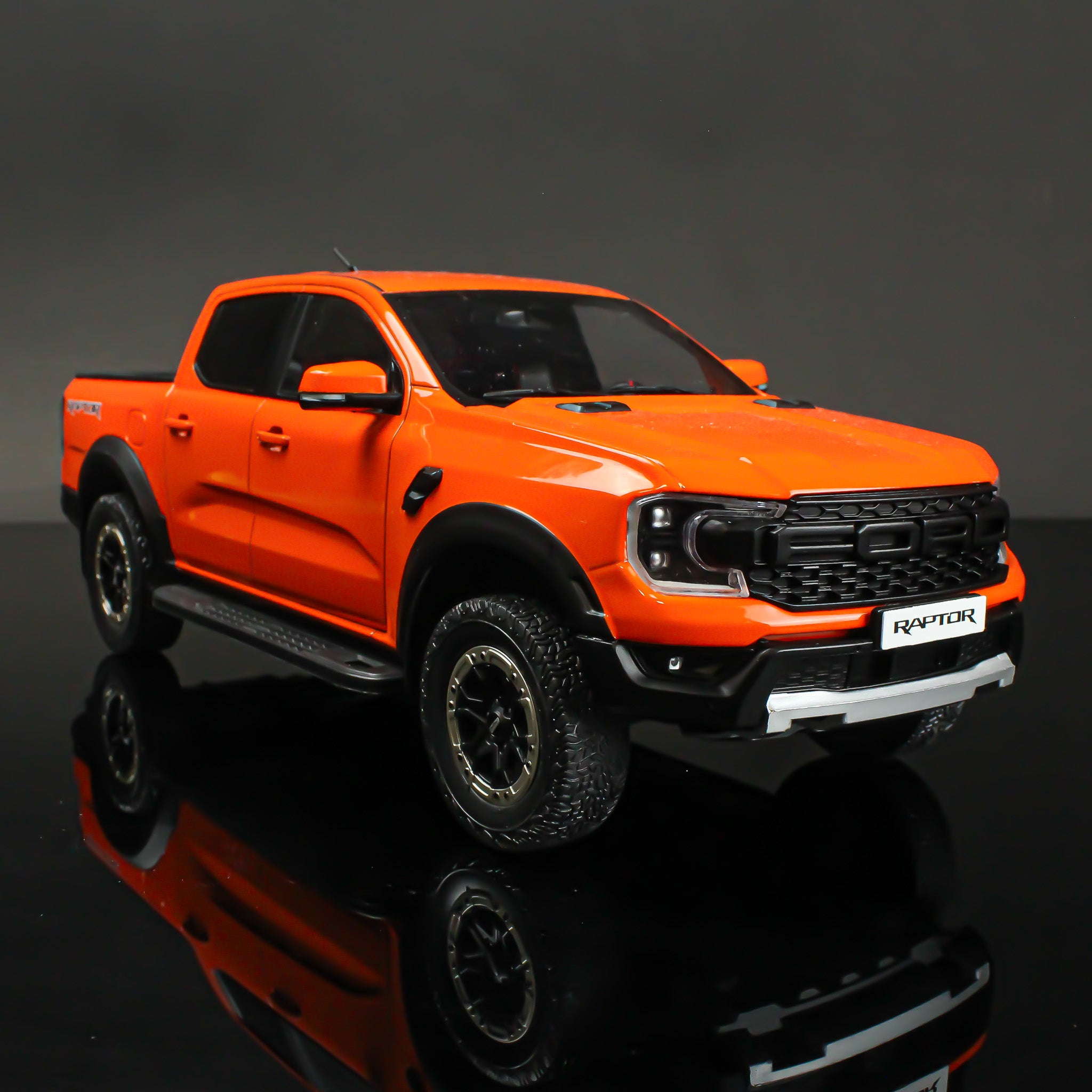 MCG18456 Ford Ranger Raptor Orange MCG 1/18 MCG18456 Ford Ranger Raptor Orange MCG 1/18
