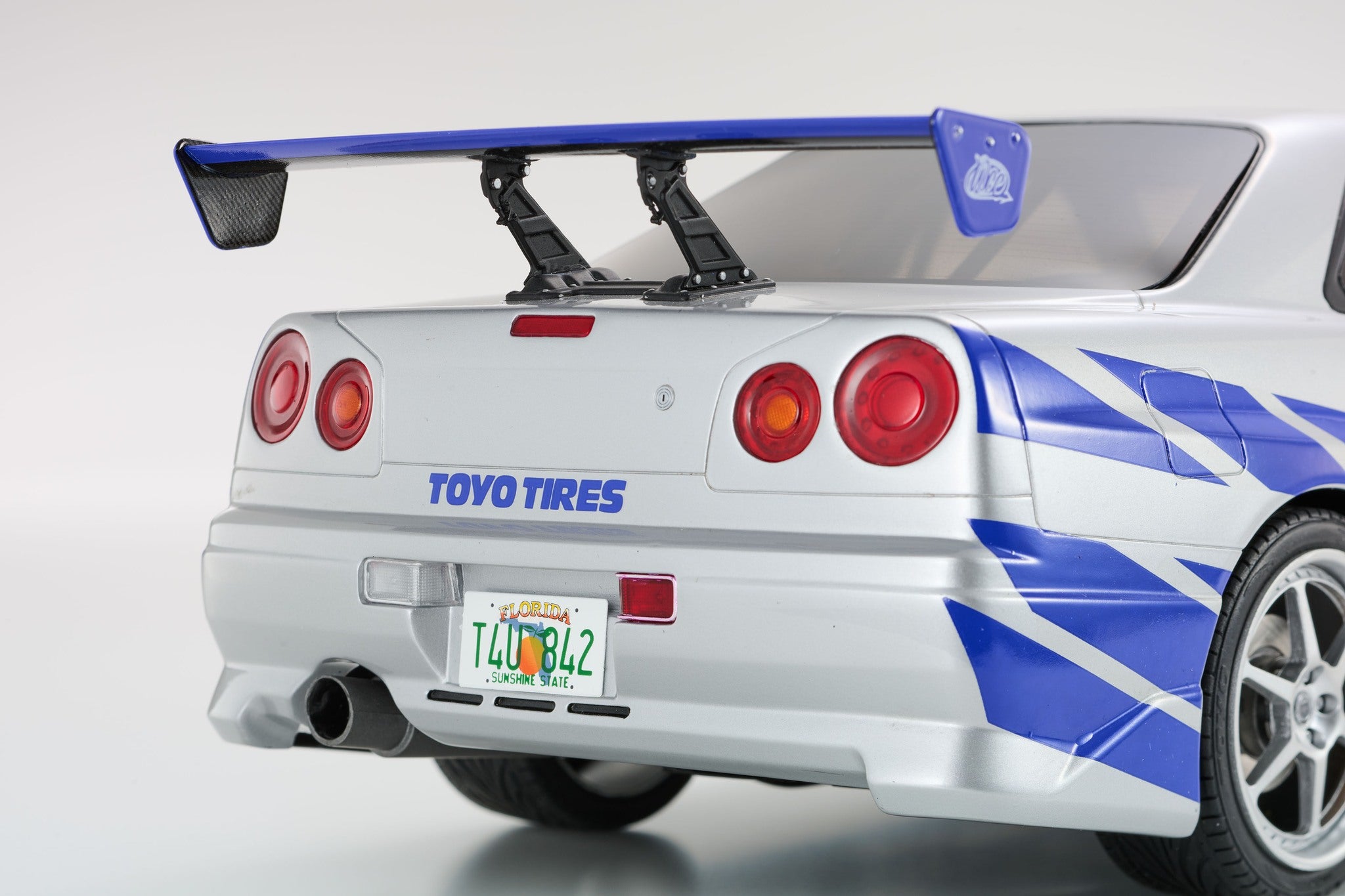 Kyosho Resin - 1:12 Nissan Skyline R34 GT-R 2001 "Fast & Furious" Silver/Blue Stripes - KSR12007A