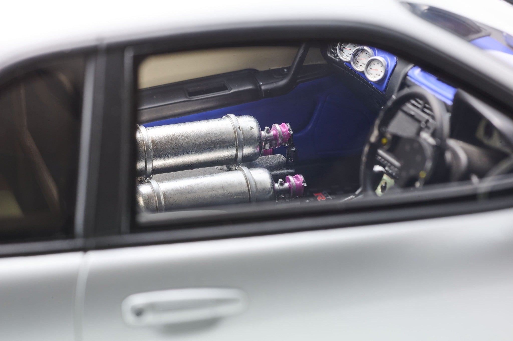 Kyosho Resin - 1:12 Nissan Skyline R34 GT-R 2001 "Fast & Furious" Silver/Blue Stripes - KSR12007A