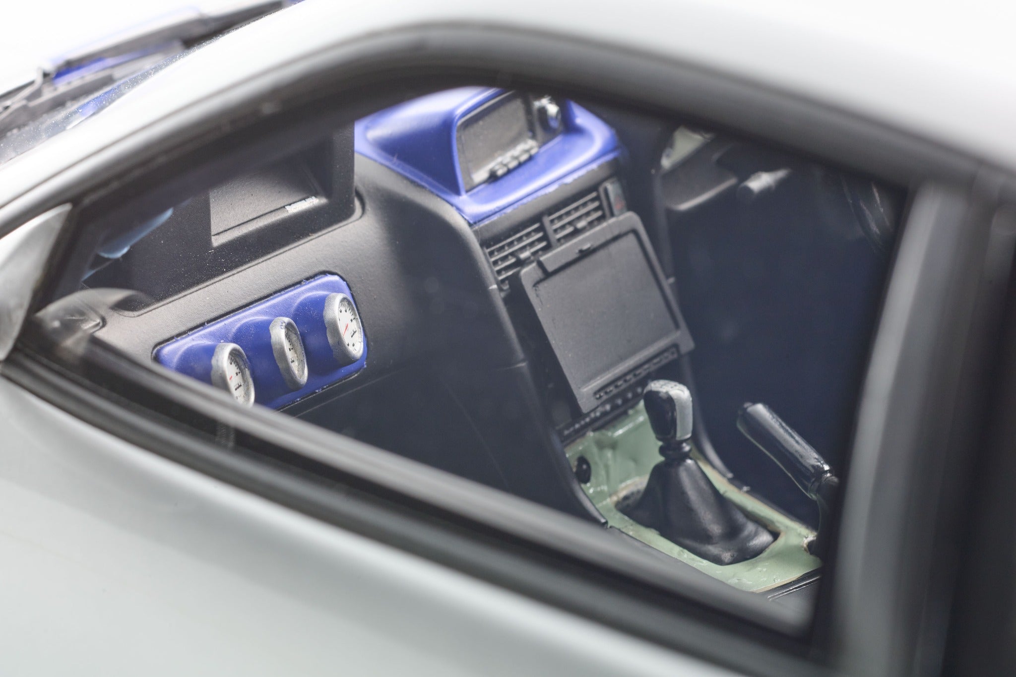 Kyosho Resin - 1:12 Nissan Skyline R34 GT-R 2001 "Fast & Furious" Silver/Blue Stripes - KSR12007A